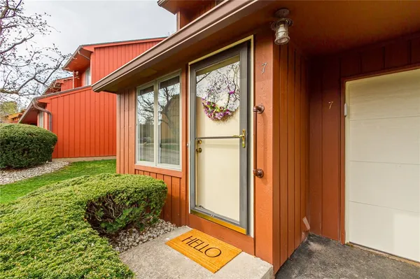 $225,000 | 7 Treetop Drive, Perinton, NY 14450