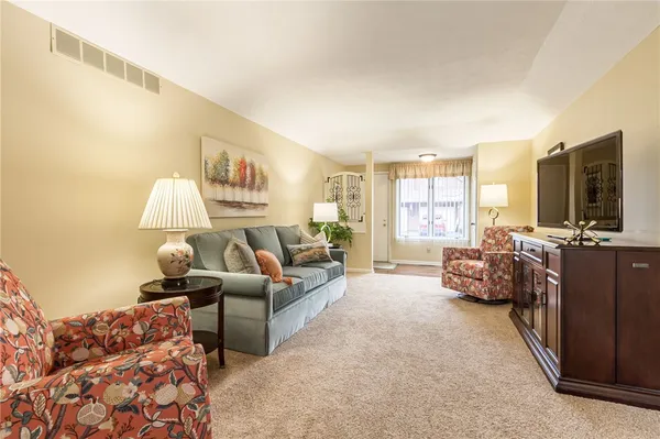 $225,000 | 7 Treetop Drive, Perinton, NY 14450