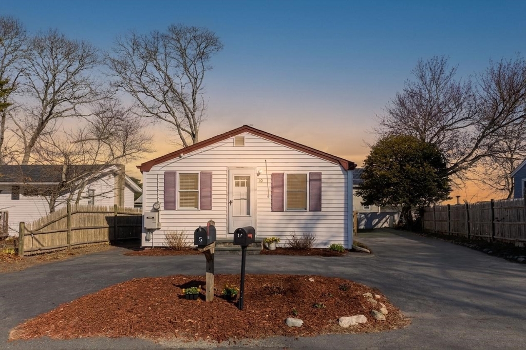 10 Regent Avenue Wareham, MA 02571 - Photo 2 of 39