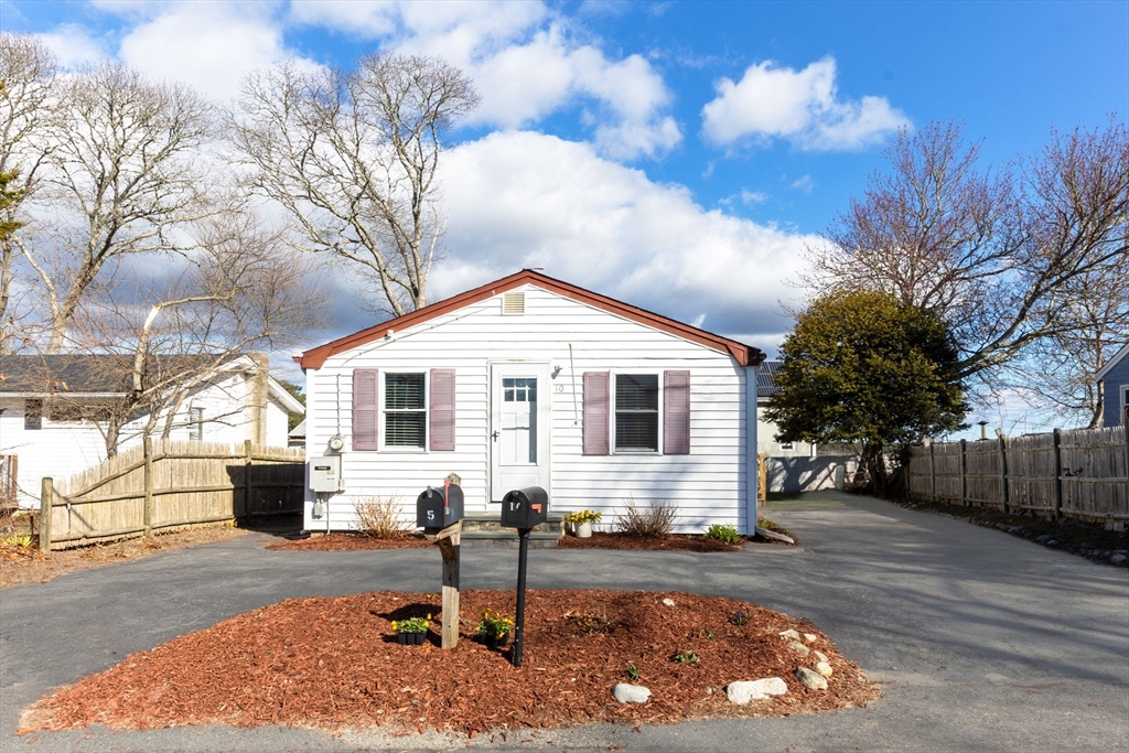 10 Regent Avenue Wareham, MA 02571 - Photo 3 of 39