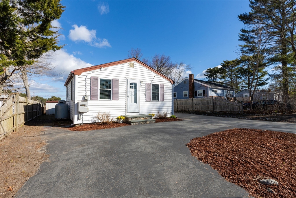 10 Regent Avenue Wareham, MA 02571 - Photo 4 of 39