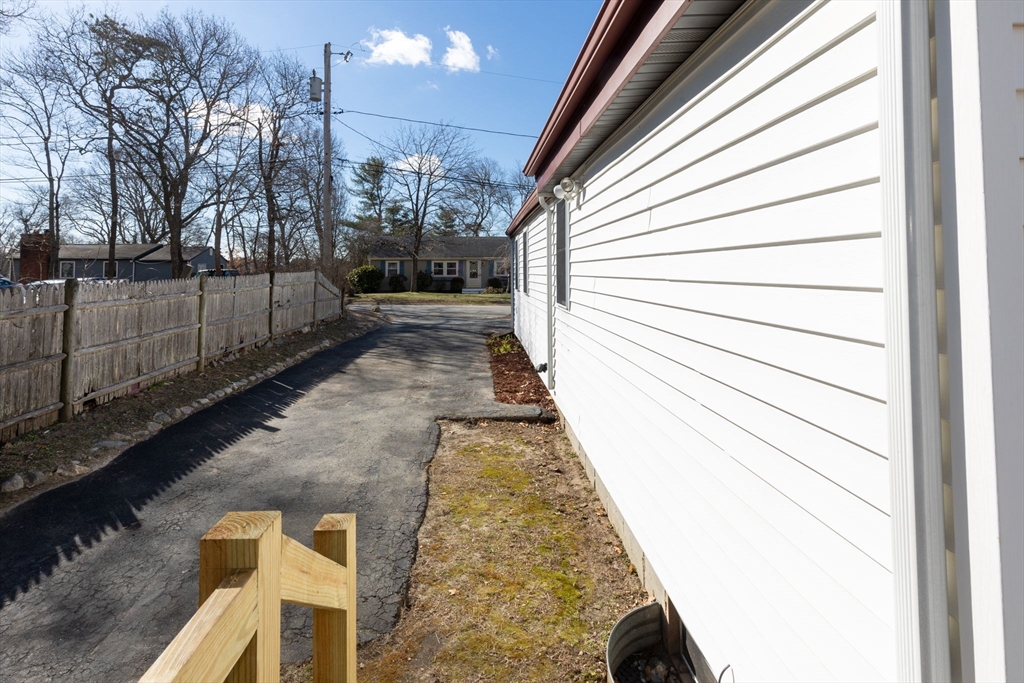 10 Regent Avenue Wareham, MA 02571 - Photo 6 of 39