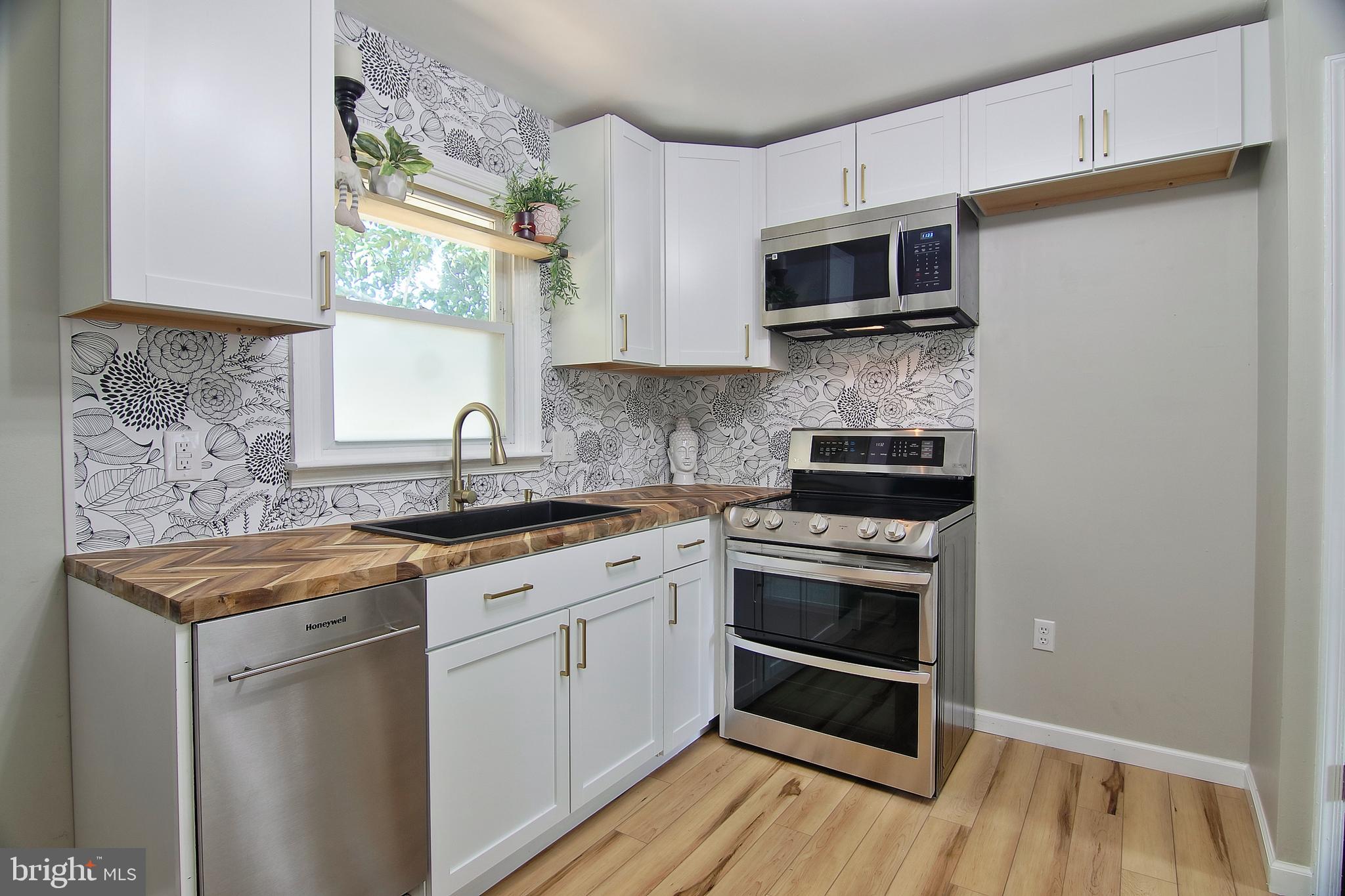 1291 Shelbourne Road Reading, PA 19606 - Photo 6 of 33 Kitchen
