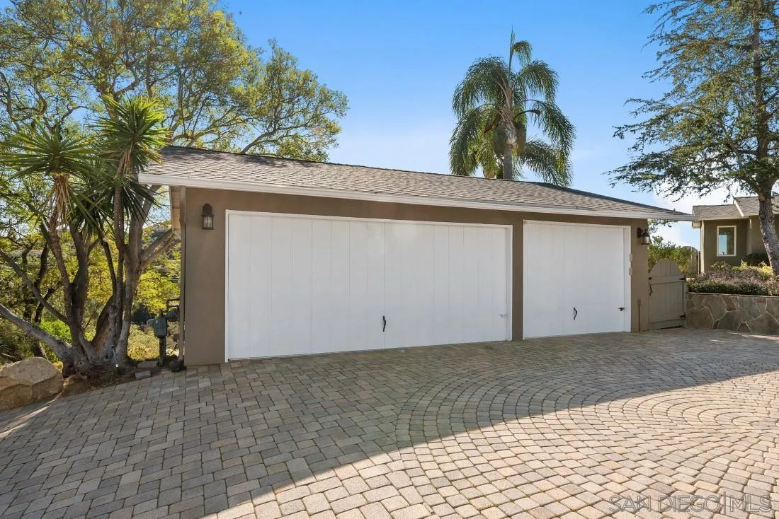 16033 Stoney Acres Road Poway, CA 92064 - Photo 59 of 60 a view of a garage
