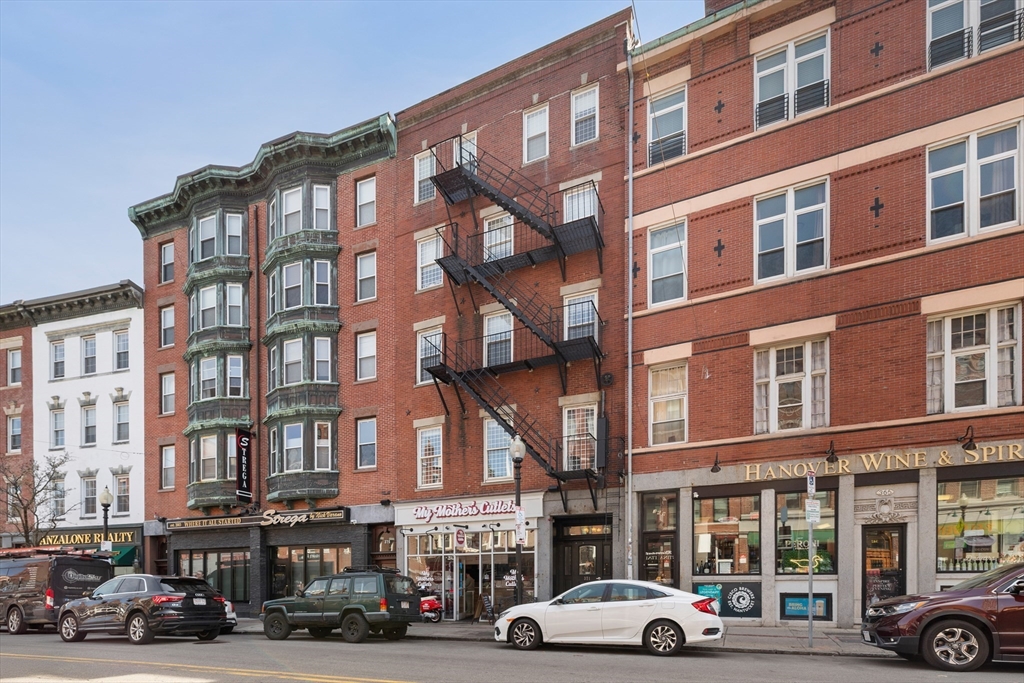 371 Hanover Street, Unit 2 Boston, MA 02113 - Photo 20 of 22 a buildings view