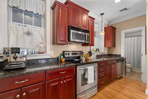 $675,000 | 371 Hanover Street, Unit 2, Boston, MA 02113
