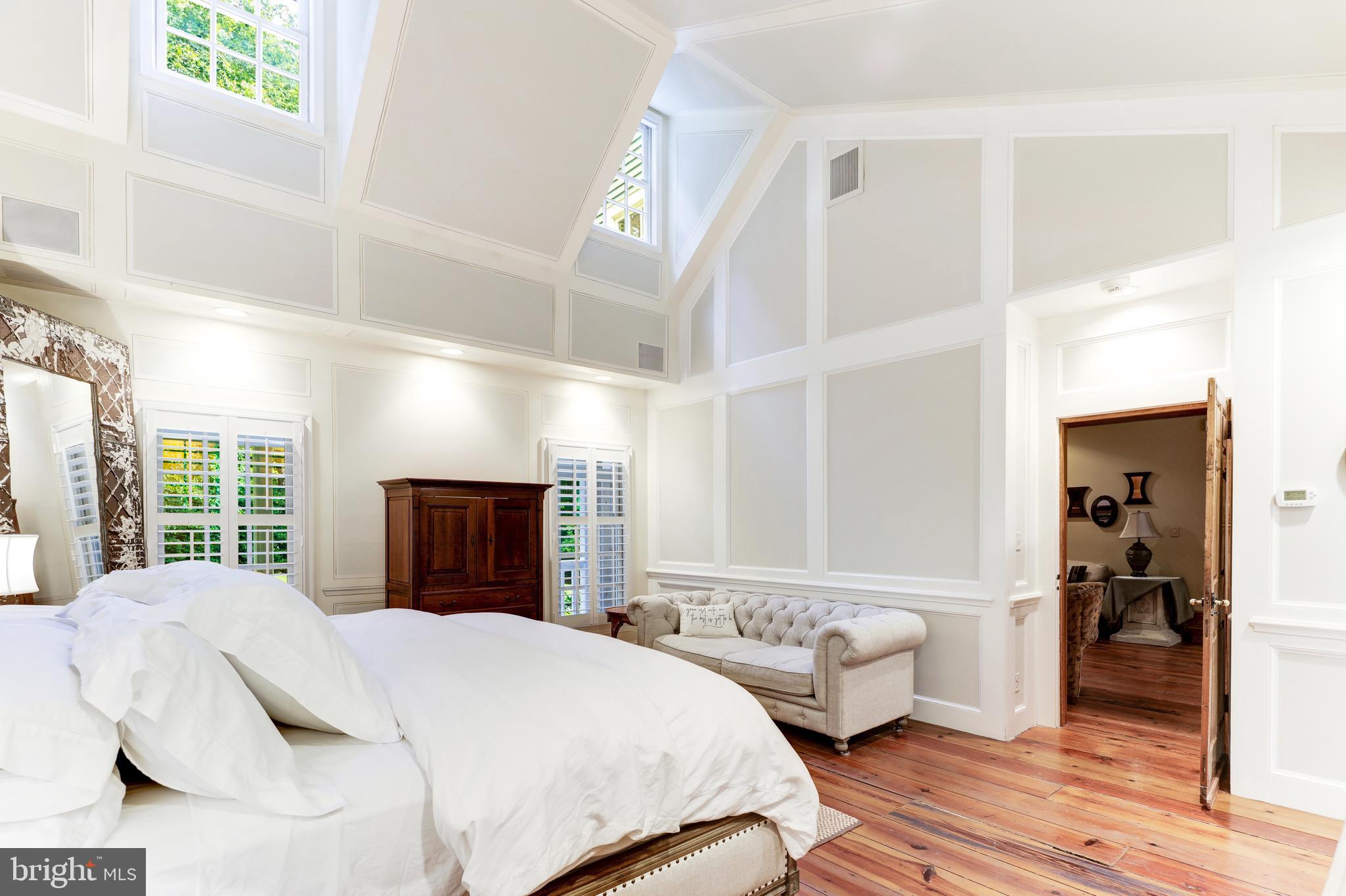 8523 Georgetown Pike McLean, VA 22102 - Photo 18 of 90 Custom paneling and vaulted ceilings