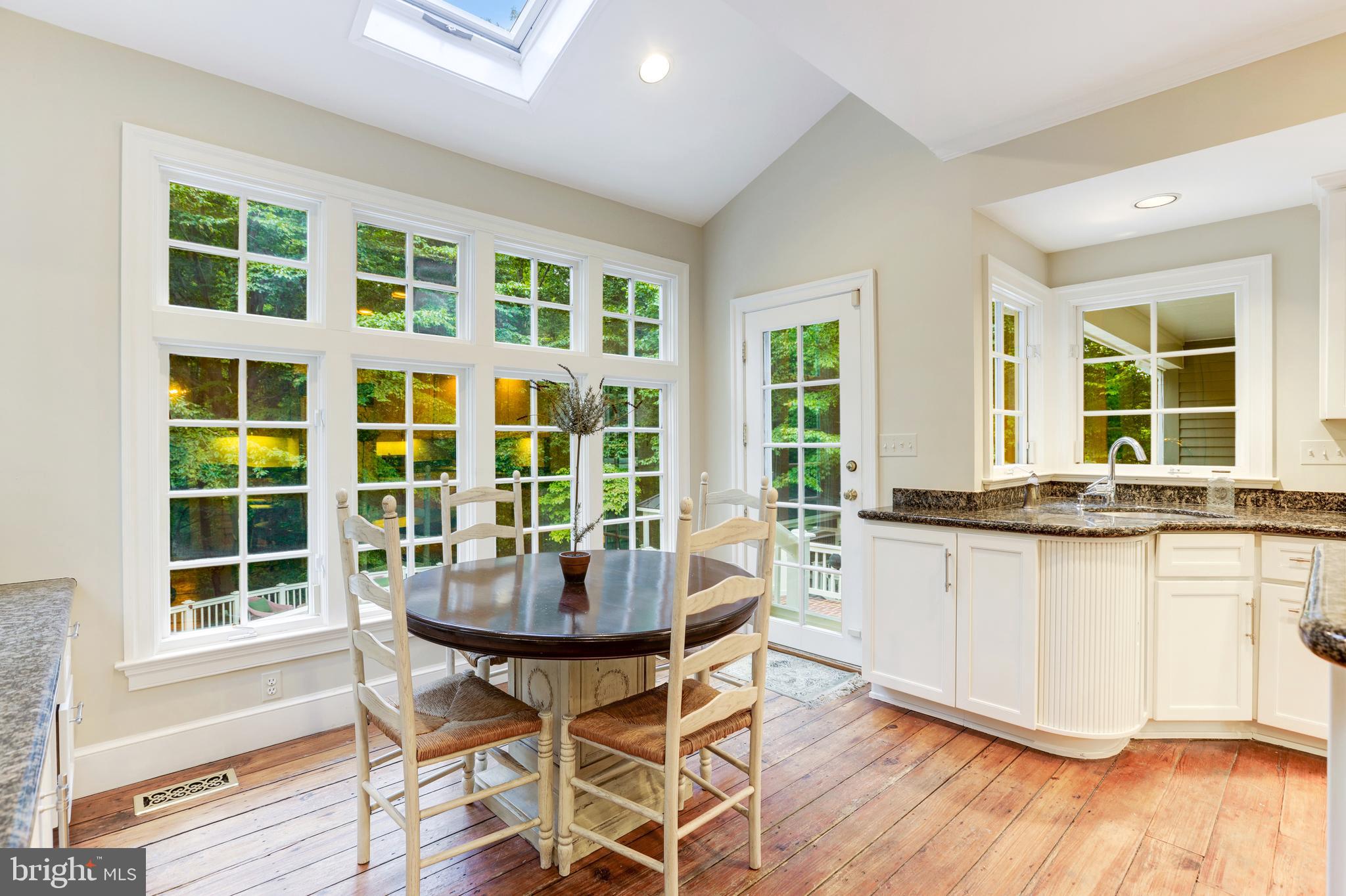 8523 Georgetown Pike McLean, VA 22102 - Photo 29 of 90 Eat-in kitchen