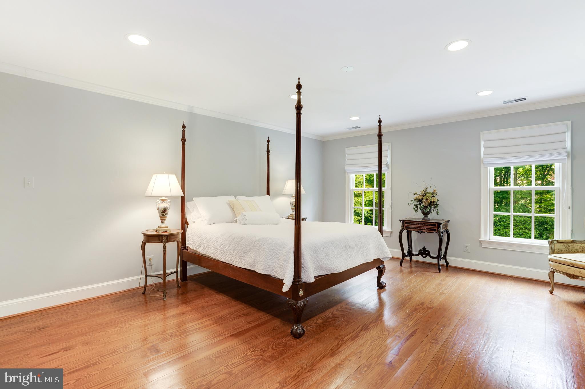 8523 Georgetown Pike McLean, VA 22102 - Photo 39 of 90 Upper level master suite