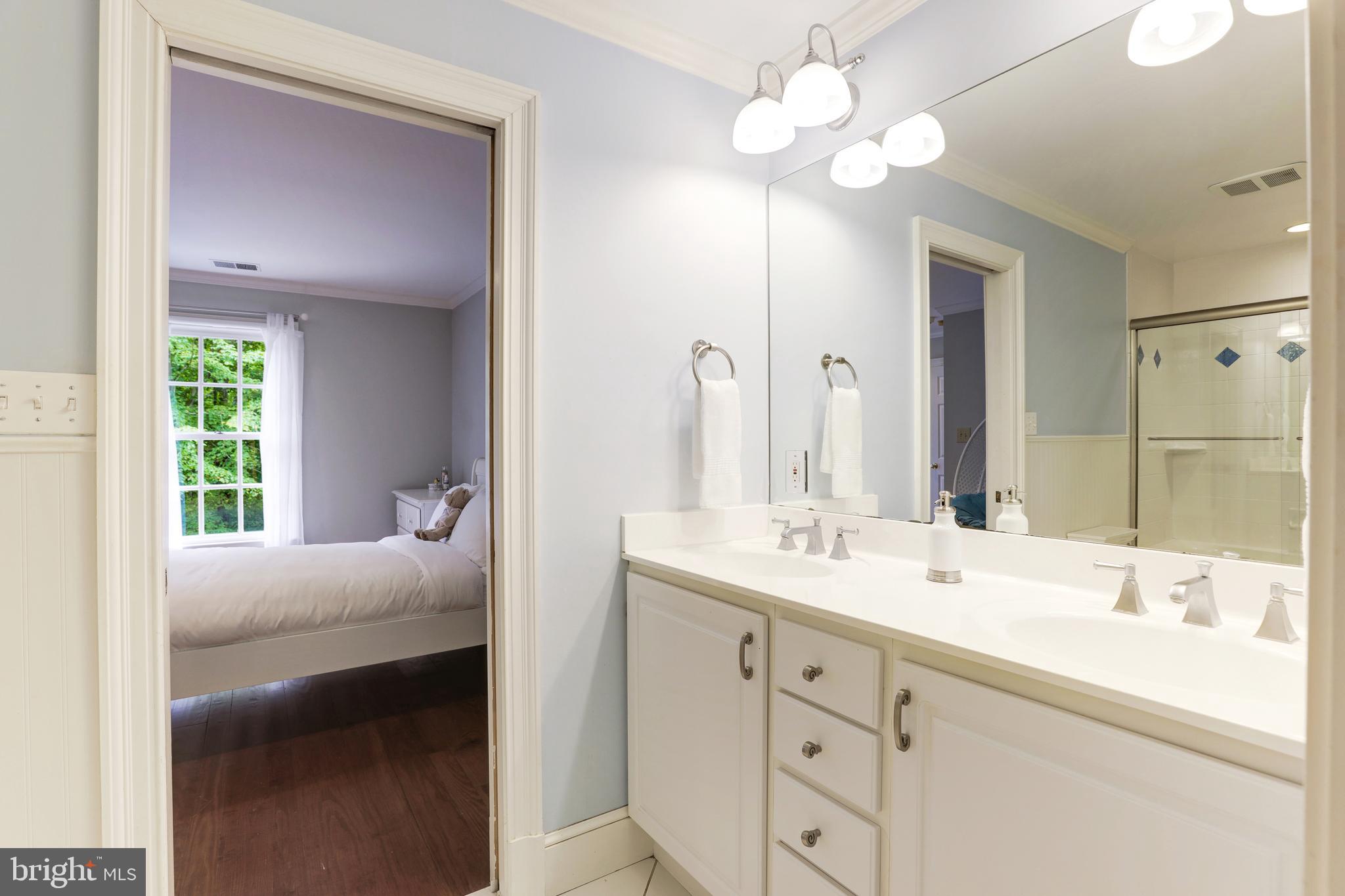 8523 Georgetown Pike McLean, VA 22102 - Photo 45 of 90 Attached bath