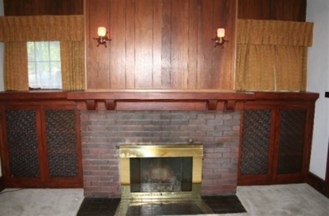 2410 Ripley Street Davenport, IA 52803 - Photo 3 of 9 Gallery Image 3