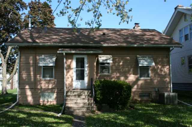 2410 Ripley Street Davenport, IA 52803 - Photo 8 of 9 Gallery Image 8