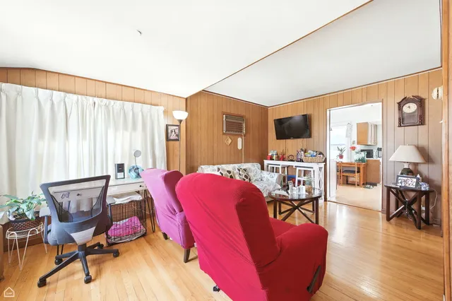 $325,000 | 5015 West Cornelia Avenue, Chicago, IL 60641