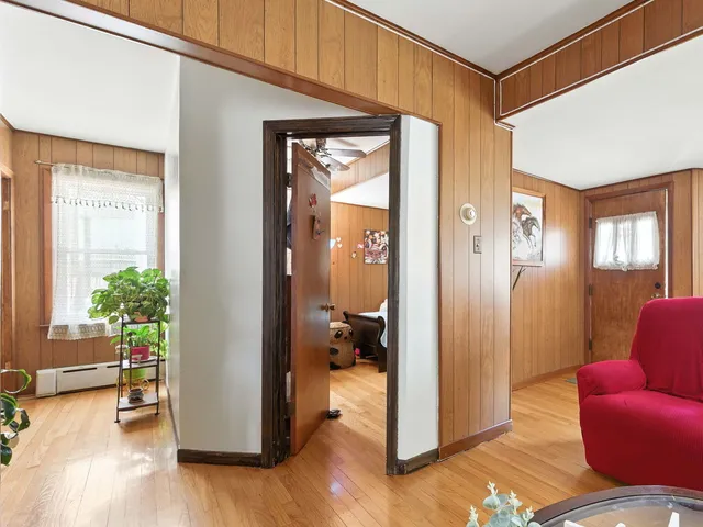 $325,000 | 5015 West Cornelia Avenue, Chicago, IL 60641