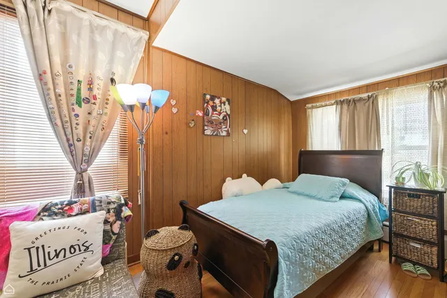 $325,000 | 5015 West Cornelia Avenue, Chicago, IL 60641