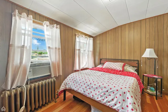 $325,000 | 5015 West Cornelia Avenue, Chicago, IL 60641