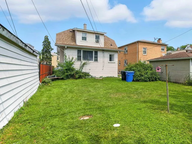 $325,000 | 5015 West Cornelia Avenue, Chicago, IL 60641