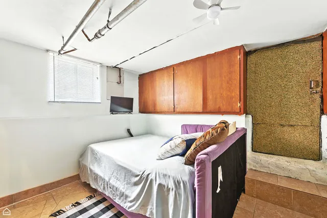 $325,000 | 5015 West Cornelia Avenue, Chicago, IL 60641