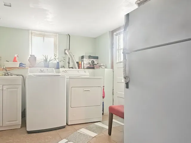 $325,000 | 5015 West Cornelia Avenue, Chicago, IL 60641