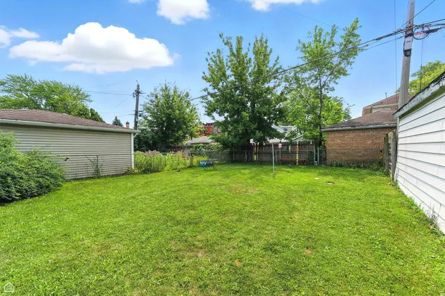 $325,000 | 5015 West Cornelia Avenue, Chicago, IL 60641