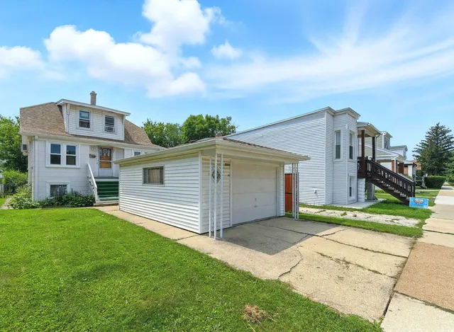$325,000 | 5015 West Cornelia Avenue, Chicago, IL 60641
