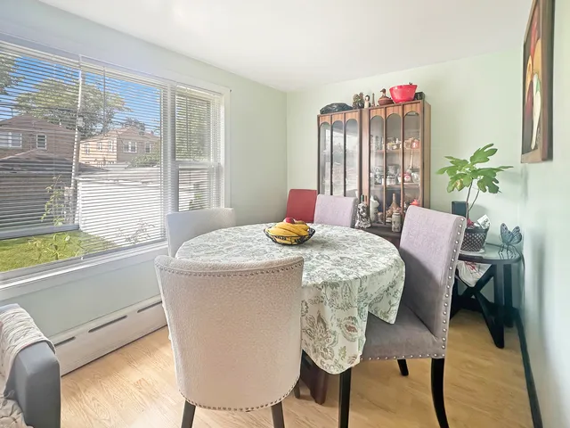 $325,000 | 5015 West Cornelia Avenue, Chicago, IL 60641