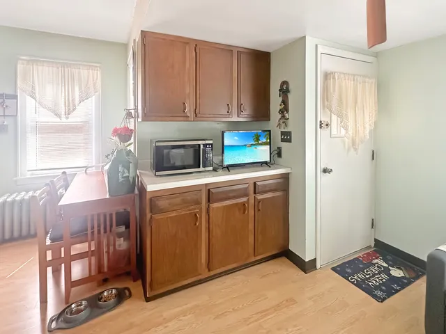 $325,000 | 5015 West Cornelia Avenue, Chicago, IL 60641