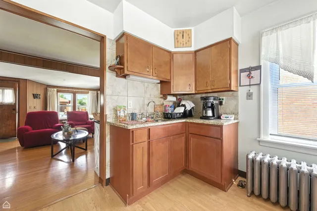 $325,000 | 5015 West Cornelia Avenue, Chicago, IL 60641