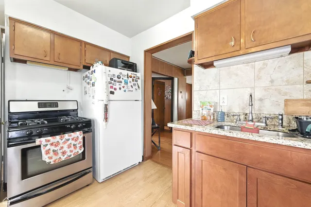 $325,000 | 5015 West Cornelia Avenue, Chicago, IL 60641