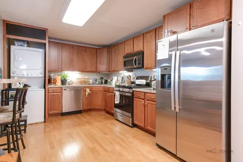 $189,900 | 300 Opatrny Drive, Unit 224, Fox River Grove, IL 60021
