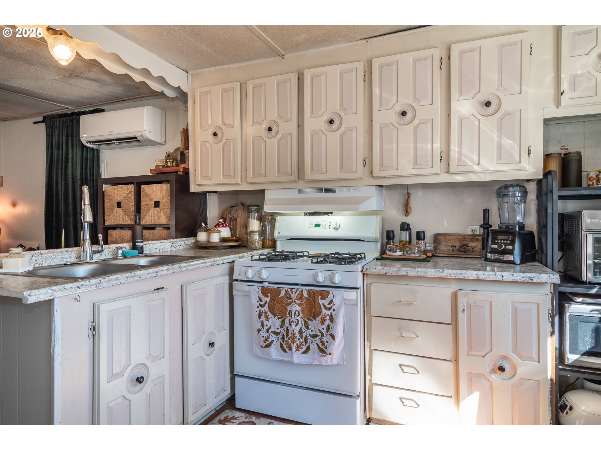 819 South Comstock Road, Unit 13 Sutherlin, OR 97479 - Photo 3 of 8
