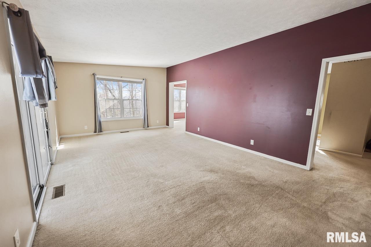 1407 North Kickapoo Creek Road Peoria, IL 61604 - Photo 5 of 37 Gallery Image 5