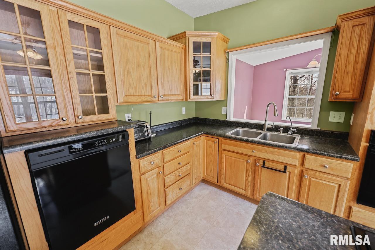 1407 North Kickapoo Creek Road Peoria, IL 61604 - Photo 8 of 37 Gallery Image 8