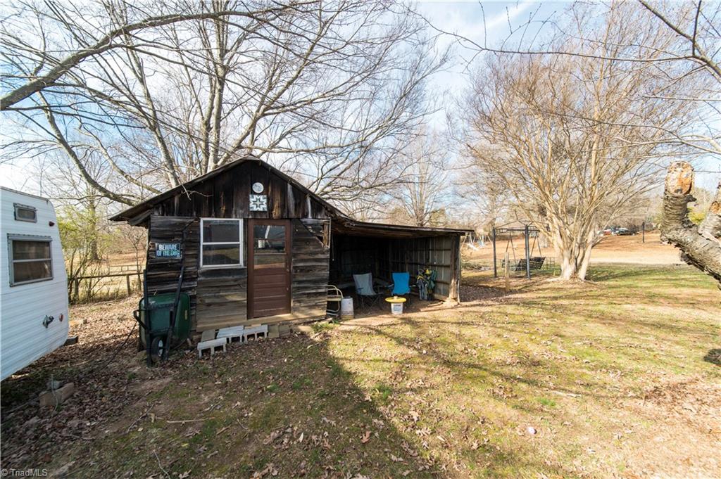 6050 Belews Creek Road Walkertown, NC 27051 - Photo 28 of 41
