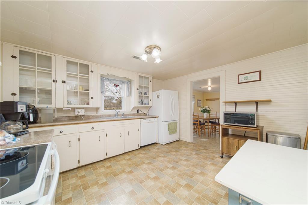 6050 Belews Creek Road Walkertown, NC 27051 - Photo 8 of 41