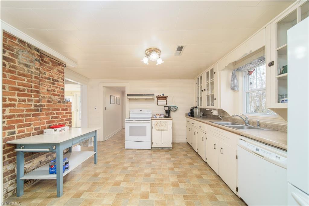 6050 Belews Creek Road Walkertown, NC 27051 - Photo 10 of 41