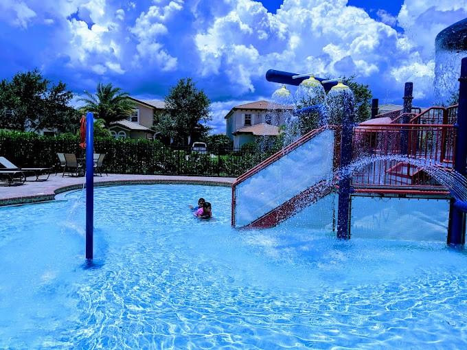 198 Umbrella Place Jupiter, FL 33458 - Photo 38 of 39 a view of a terrace with sitting area