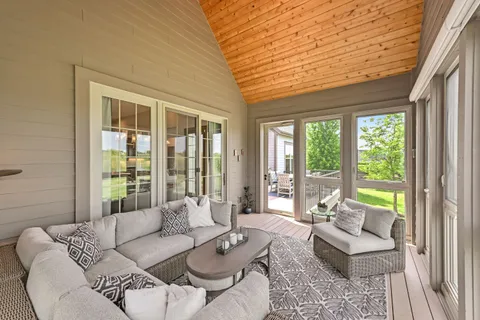 $1,350,000 | 11511 Oakview Court, Mequon, WI 53092