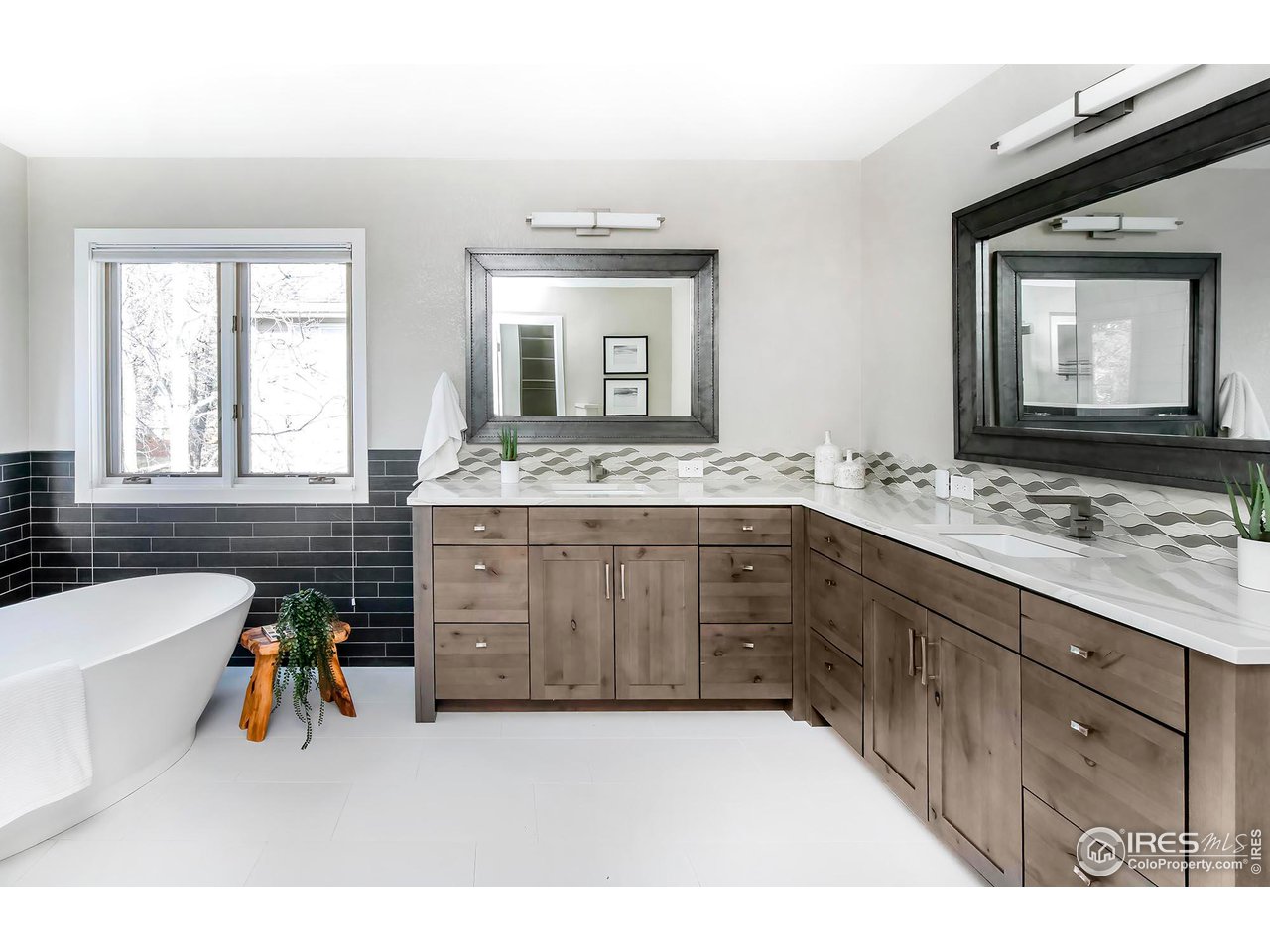 4141 South Hampton Circle Boulder, CO 80301 - Photo 18 of 39 a en suite bathroom with a sink mirror and a bathtub