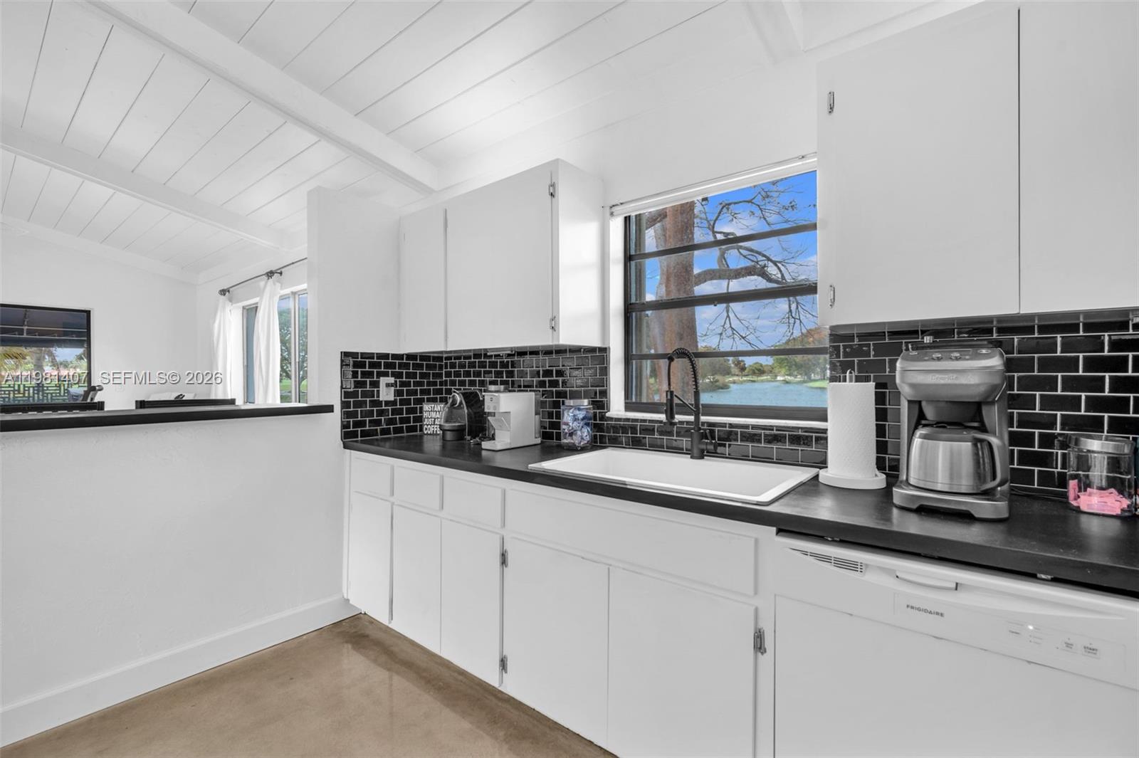 211 Southwest 87th Terrace Plantation, FL 33324 - Photo 14 of 54