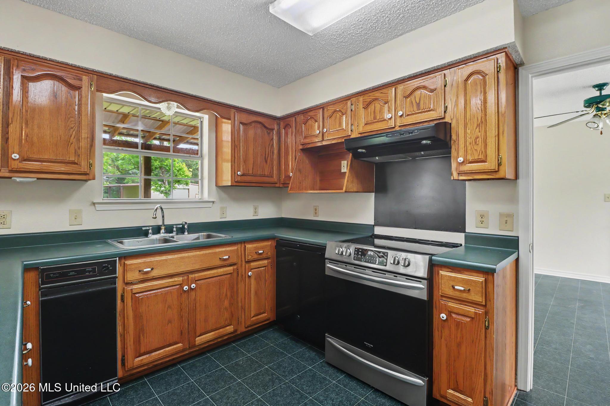 256 Morgan Seal Road Picayune, MS 39466 - Photo 6 of 26 IMG_4095