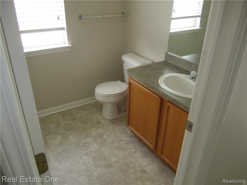 4058 Hampton Ridge Boulevard, Unit 60 Howell, MI 48843 - Photo 11 of 17