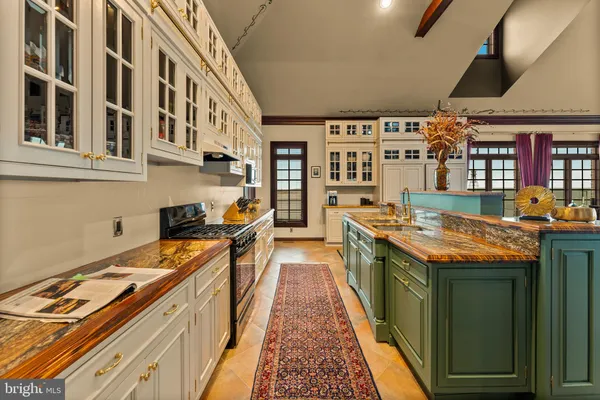 a view of a livingroom with furniture