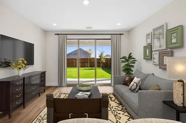 $2,399 | 610 Sunflower Trail, Sherman, TX 75092