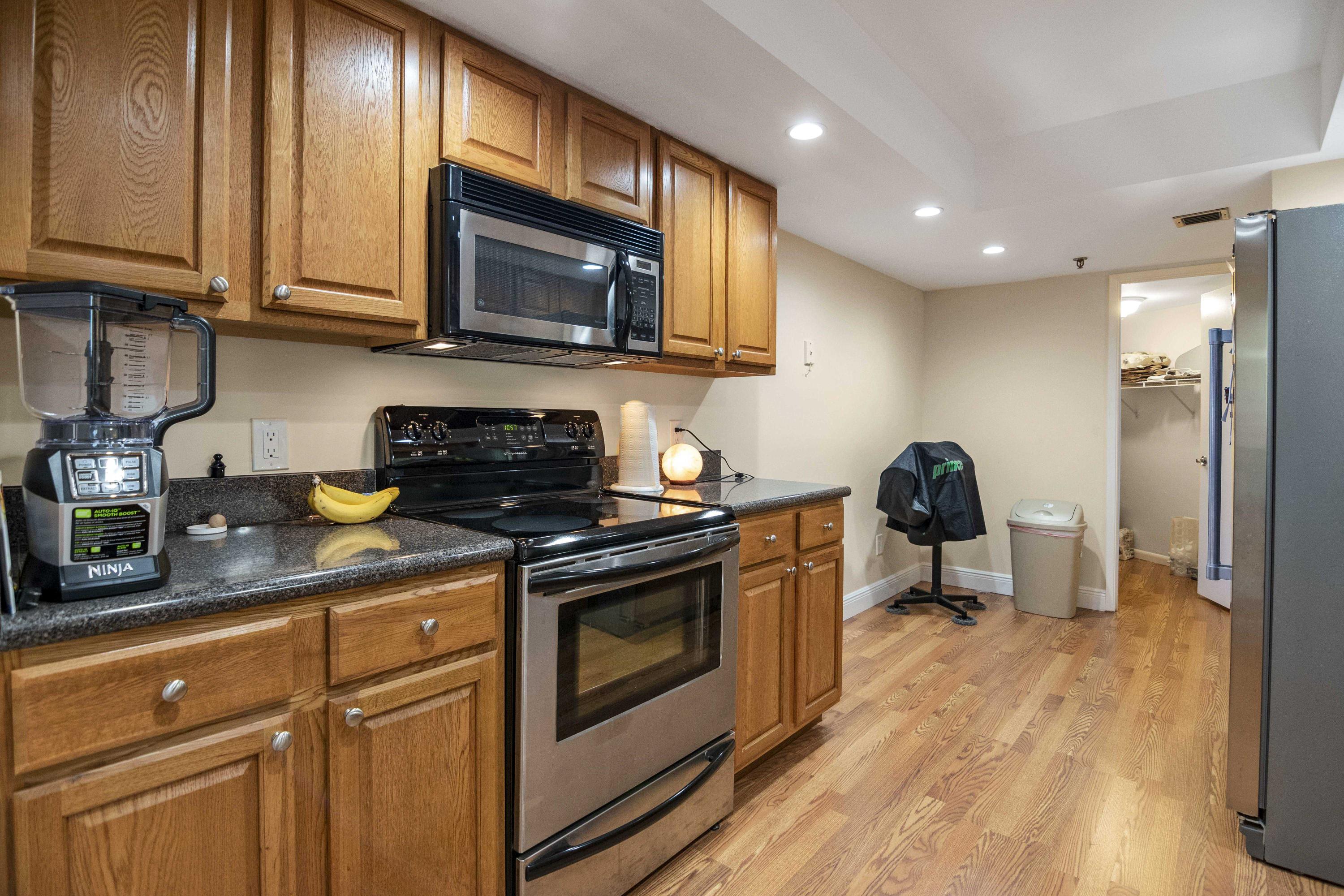 1915 Lavers Circle, Unit E302 Delray Beach, FL 33444 - Photo 9 of 29 DSC_8139