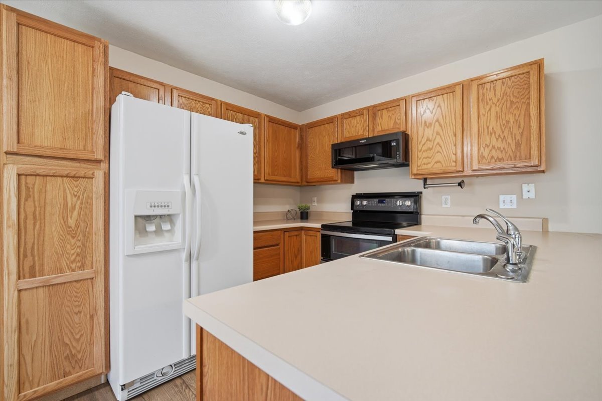 311 Old Farm Road Bloomington, IL 61704 - Photo 10 of 34 a kitchen with granite countertop stainless steel appliances a refrigerator and a sink