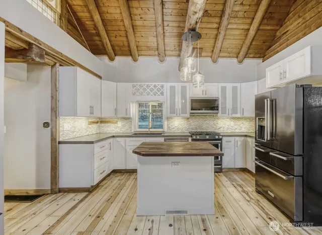 $4,000 | 58 211th Place Southeast, Sammamish, WA 98074