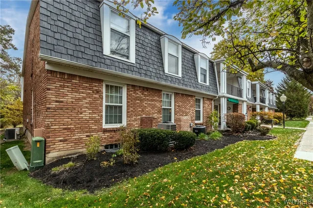 $299,900 | 60 Hamlin Square, Unit 3, Amherst, NY 14221