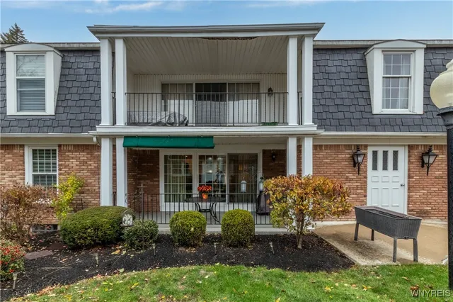 $299,900 | 60 Hamlin Square, Unit 3, Amherst, NY 14221
