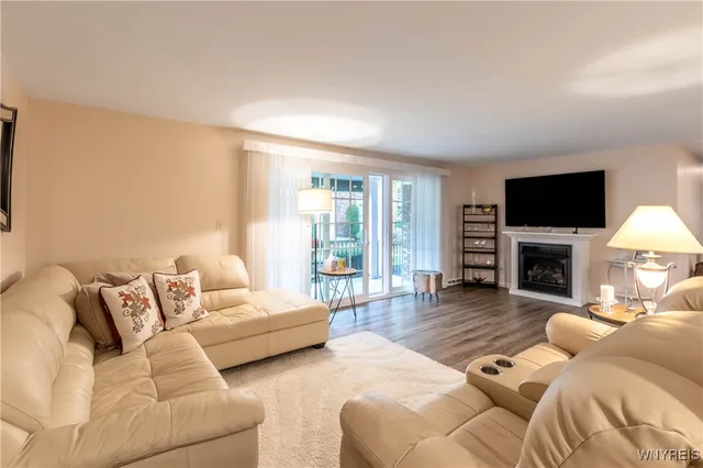 $299,900 | 60 Hamlin Square, Unit 3, Amherst, NY 14221